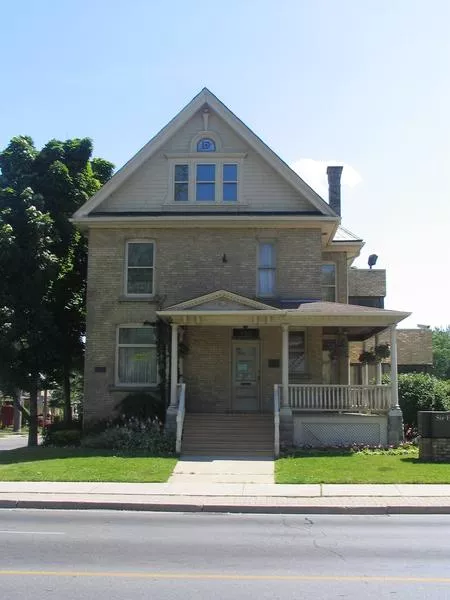 banting house from the front