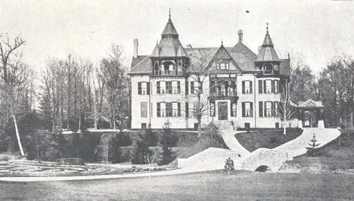 Black and white photo of Waverley Mansion